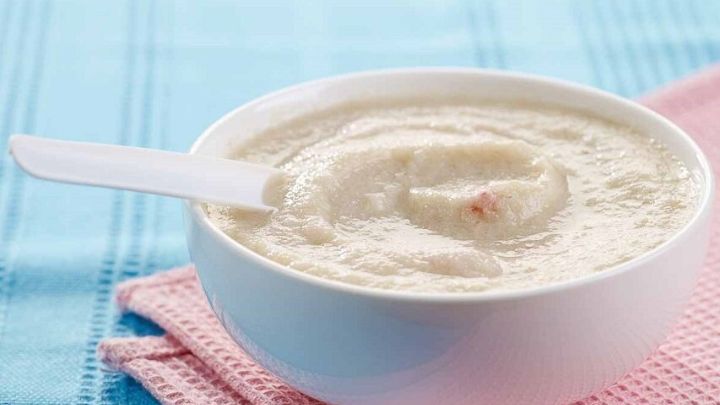 افزودن شیر برای حریره گردو افزودن شیر برای حریره گردو