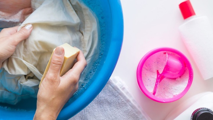 روش‌های پاک کردن انواع لکه از روی پارچه