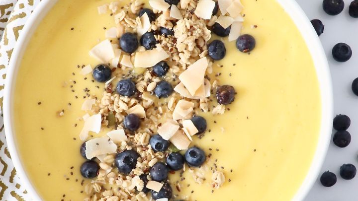 طرز تهیه اسموتی انبه و گردو