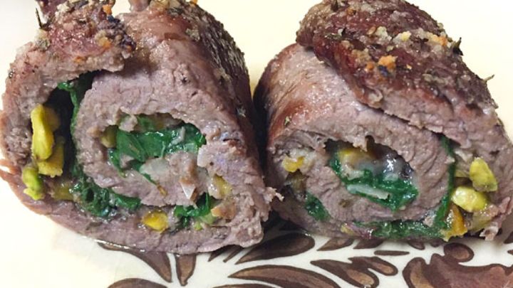 مراحل تهیه رولت گوشت و پسته مراحل تهیه رولت گوشت و پسته