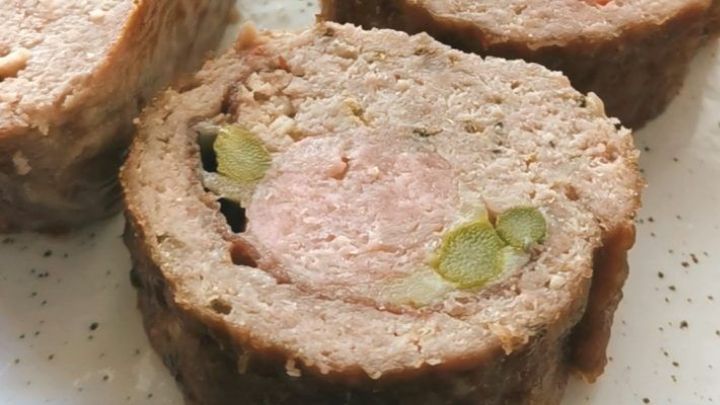 رولت گوشت و پسته، انفجاری از طعم در دهان شما! رولت گوشت و پسته، انفجاری از طعم در دهان شما!