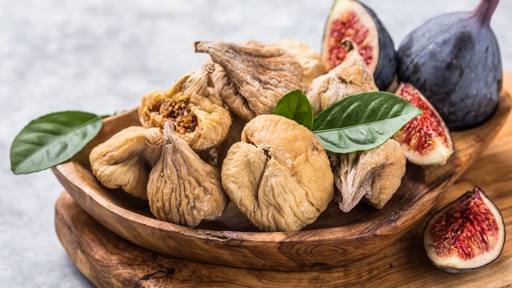 طرز خشک کردن انجیر بدون سیاه شدن با کمک آبمیوه