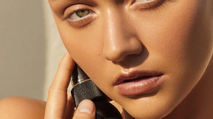 استفاده از اسپریهای برنزه کننده استفاده از اسپریهای برنزه کننده