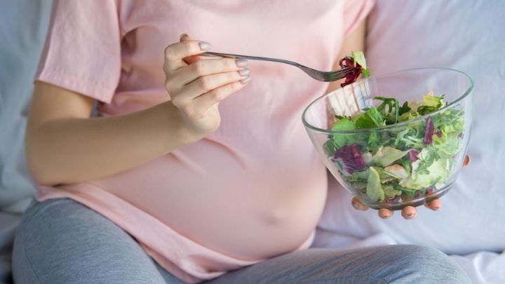 لیست غذاهای مناسب برای خانمهای باردار در تابستان لیست غذاهای مناسب برای خانمهای باردار در تابستان