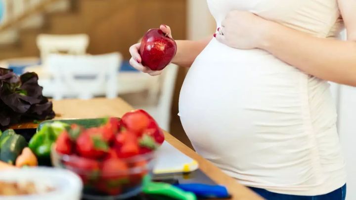 چرا تغذیه در تابستان برای خانمهای باردار مهم است؟ چرا تغذیه در تابستان برای خانمهای باردار مهم است؟