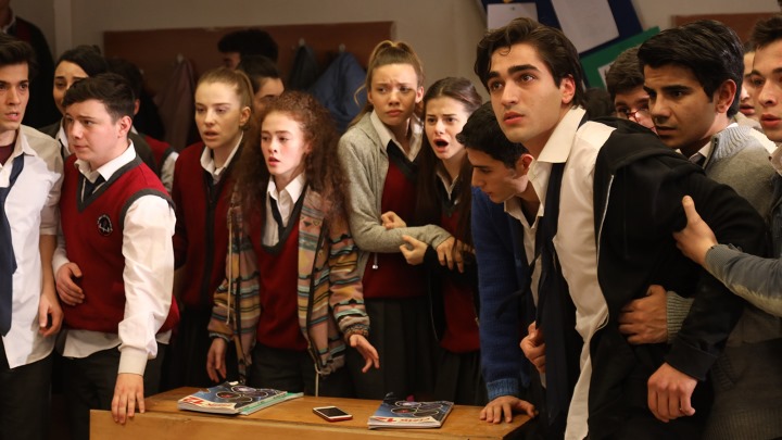 معلم (Ögretmen) از بهترین سریال های مرت رمضان دمیر 