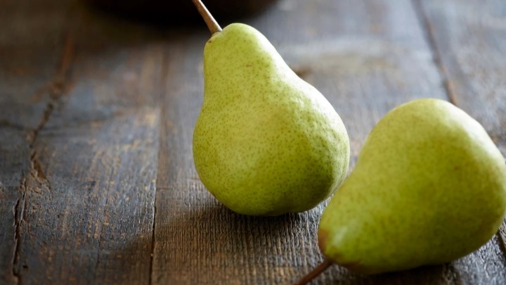 گلابی چگونه به کاهش وزن کمک میکند؟ گلابی چگونه به کاهش وزن کمک میکند؟