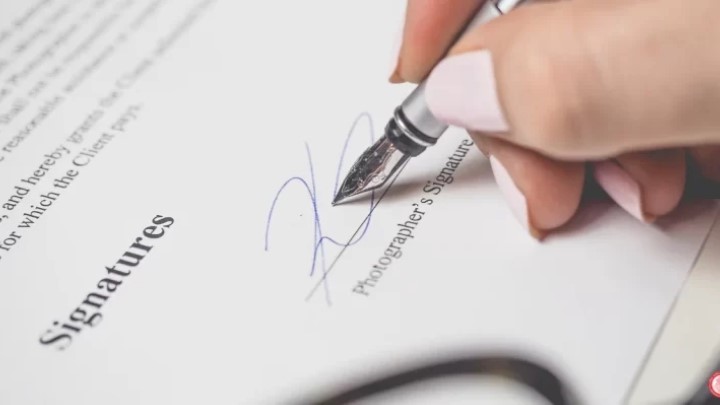 ویژگیهای شخصیتی افرادی که زیر امضای خود خط میکشند ویژگیهای شخصیتی افرادی که زیر امضای خود خط میکشند