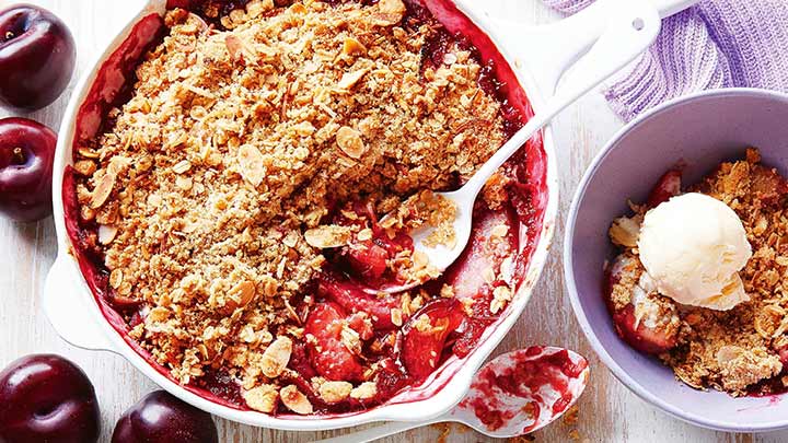 مراحل تهیه کرامبل آلو مراحل تهیه کرامبل آلو