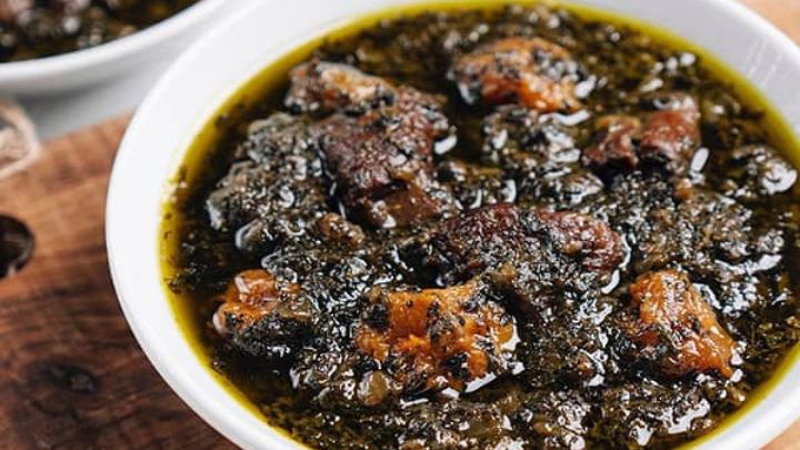مراحل تهیه خورش آلو اسفناج گیاهی