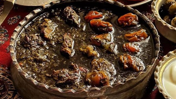 رسپی یک غذای اصیل و خوشمزه با آلو و اسفناج