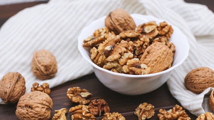 درمان کبد چرب غیرالکلی با پلی‌فنول‌ها از خواص و مزایای گردو برای کبد چرب