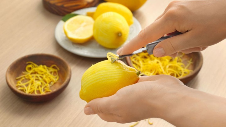 پوست لیمو؛ همه کاره یا خطرناک؟ کاربردها و عوارض جانبی آن