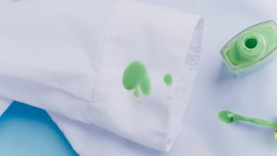 ترفندهای ساده برای پاک کردن لاک از روی هر نوع و رنگ لباس