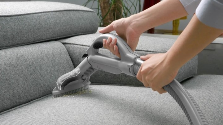 تمیز کردن اولیه برای پاک کردن لک سوختگی سیگار از مبلمان تمیز کردن اولیه برای پاک کردن لک سوختگی سیگار از مبلمان