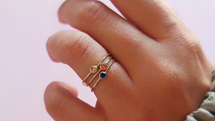 نکاتی که باید در مورد خرید انگشتر طلا نگین دار بدانید نکاتی که باید در مورد خرید انگشتر طلا نگین دار بدانید