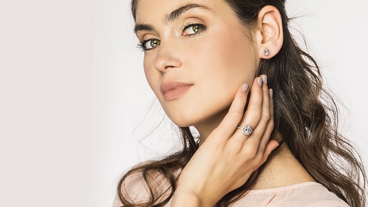 جواهراتی که داستان می‌گویند: انگشترهای طلا با نگین‌های معنوی