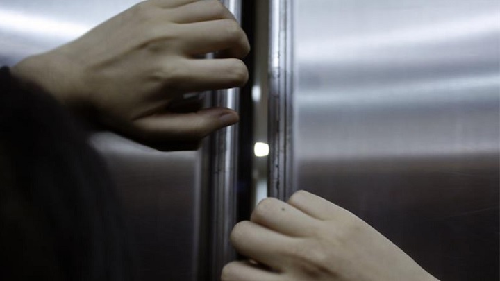 گیرکردن در آسانسور، دلایل و چاره ها