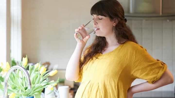 کم آبی بدن از خطرات آفتاب گرفتن در بارداری