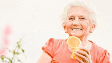 می‌خواهید همیشه جوان و شاداب بمانید؟ این 12 خوراکی را هر روز بخورید
