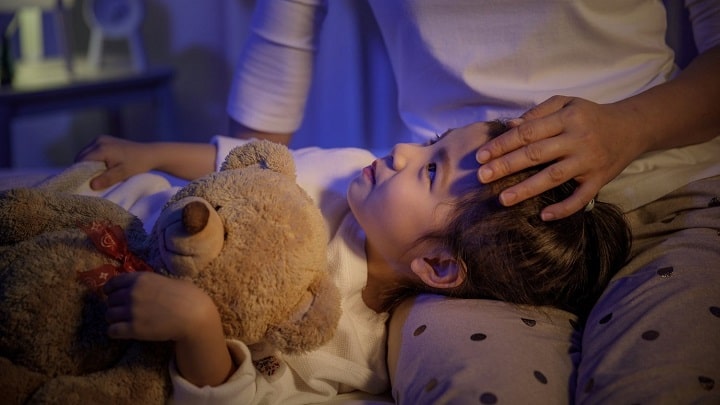 روشهای جدا کردن اتاق کودک: حضور خود را در اتاق کودک کم کنید روشهای جدا کردن اتاق کودک: حضور خود را در اتاق کودک کم کنید