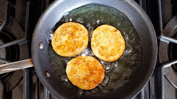 با علت سفت شدن بادمجان سرخ شده آشنا شوید با علت سفت شدن بادمجان سرخ شده آشنا شوید