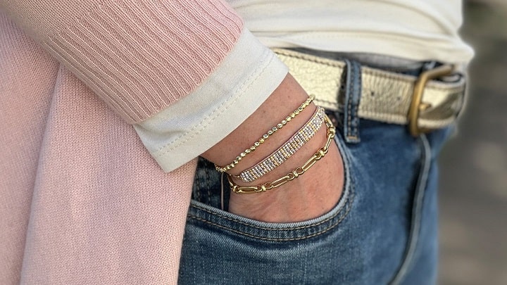 از کلاسیک تا مدرن: دنیایی از مدلهای دستبند طلا زنانه از کلاسیک تا مدرن: دنیایی از مدلهای دستبند طلا زنانه