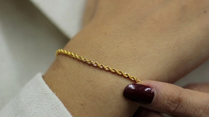 درخشش طلای ناب روی مچ دستتان: کلکسیون جدید دستبندهای زنانه درخشش طلای ناب روی مچ دستتان: کلکسیون جدید دستبندهای زنانه