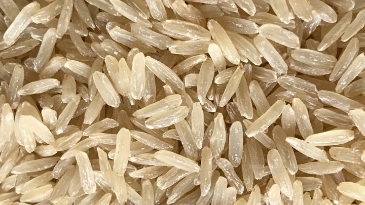 شستن برنج از راه های تشخیص برنج تقلبی شستن برنج از راه های تشخیص برنج تقلبی