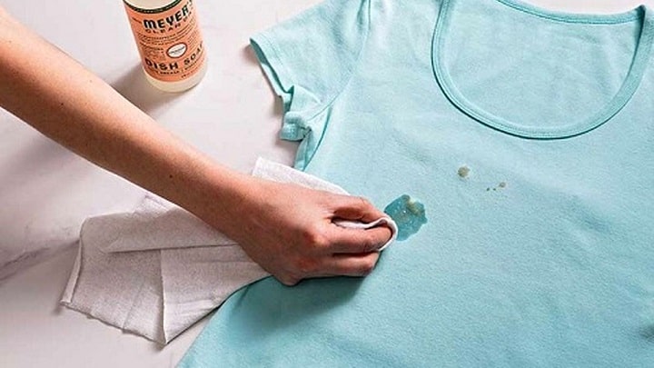 پاک کردن لکه وایتکس از روی لباس با الکل ایزوپروپیل پاک کردن لکه وایتکس از روی لباس با الکل ایزوپروپیل