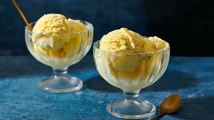 مراحل تهیه بستنی اکبر مشتی مراحل تهیه بستنی اکبر مشتی