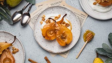 طرز تهیه دسر گلابی پخته با دارچین و هل؛ مجلسی و خوشمزه