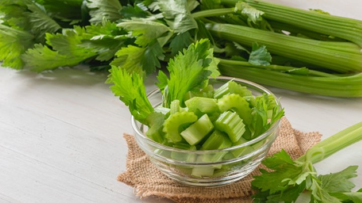 از چه سنی به کودک کرفس بدهیم؟ از چه سنی به کودک کرفس بدهیم؟