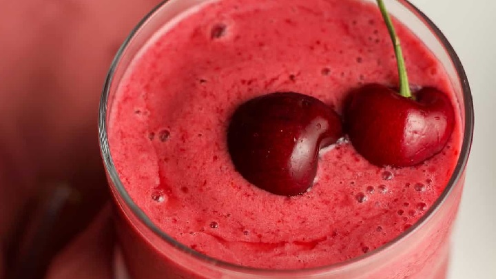 مراحل تهیه اسموتی گیلاس با ماست مراحل تهیه اسموتی گیلاس با ماست