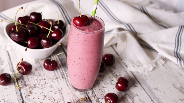 نکات و فوت و فنهای تهیه اسموتی گیلاس با ماست نکات و فوت و فنهای تهیه اسموتی گیلاس با ماست