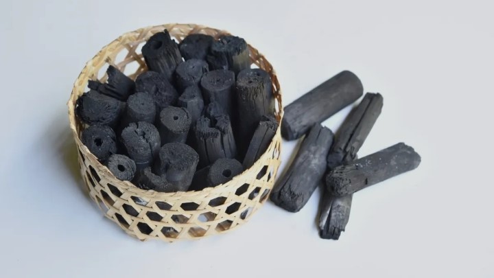 استفاده از ذغال برای رفع بوی رنگ از خانه