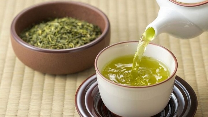 چای سبز برای کاهش میزان تعریق در روزهای گرم تابستان  چای سبز برای کاهش میزان تعریق در روزهای گرم تابستان