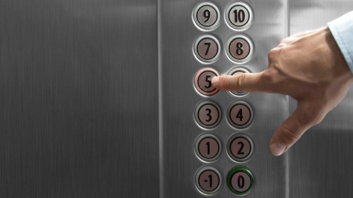 چگونه از سقوط آسانسور جلوگیری کنیم؟ چگونه از سقوط آسانسور جلوگیری کنیم؟