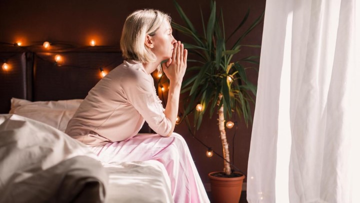 چگونه می‌توان افسردگی در دوران یائسگی را درمان کرد؟