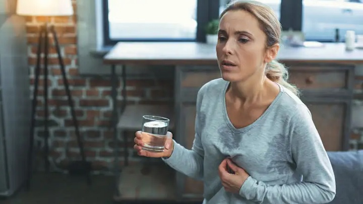 افزایش مصرف آب خنک برای کاهش علائم یائسگی