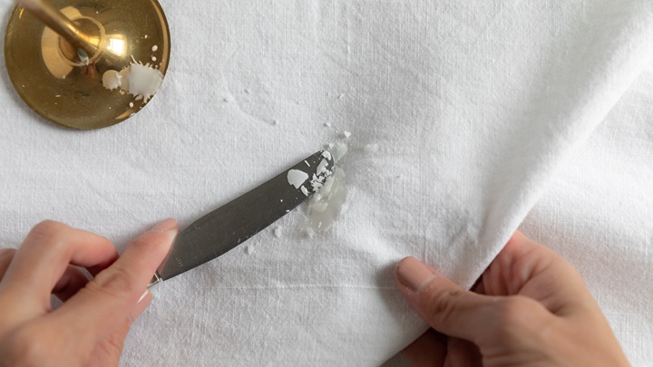 پاک کردن لکه شمع، آسانتر از آن چیزی که فکر میکنید!