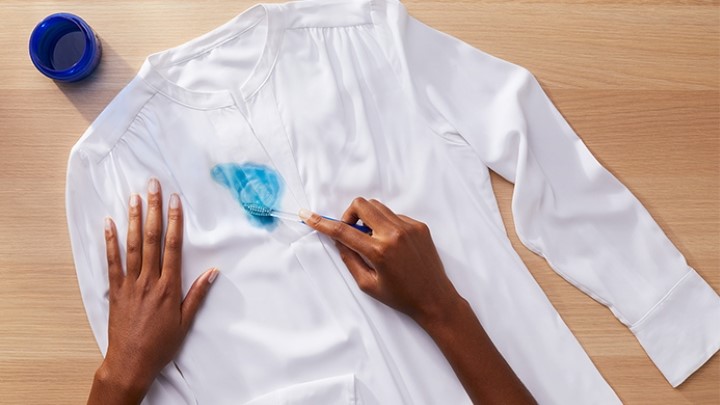 هنگام برطرف کردن لکه های ضد آفتاب از چه چیزهایی باید اجتناب کرد؟ هنگام برطرف کردن لکه های ضد آفتاب از چه چیزهایی باید اجتناب کرد؟