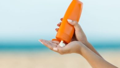 آیا برای تمدید ضدآفتاب باید صورت را بشوییم؟