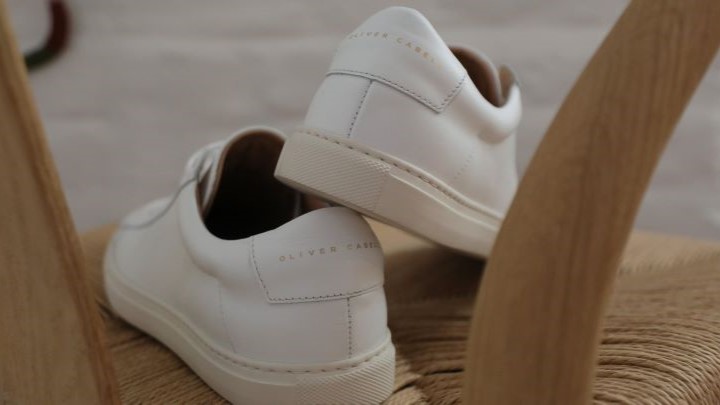 کتانی سفید از آیتمهای ضروری که این تابستان باید در کمدتان داشته باشید کتانی سفید از آیتمهای ضروری که این تابستان باید در کمدتان داشته باشید