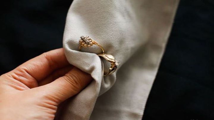 دلیل سیاه شدن رنگ طلا