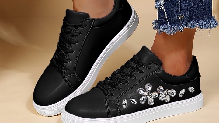 کفش‌های جواهردار