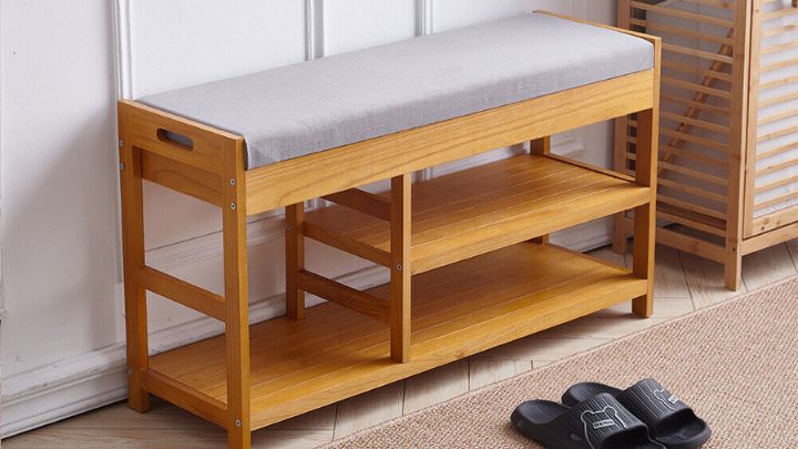 جا کفشی‌های چوبی از انواع مختلف چوب مانند چوب راش، بلوط، گردو و... ساخته می‌شوند