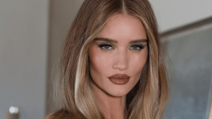 قهوه‌ای و عسلی از رنگ موی پاییزی ترند 2024