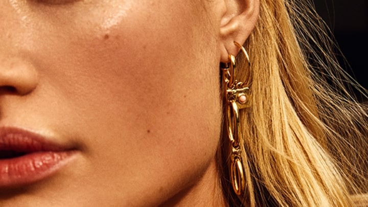 چگونه گوشوارههای درشت را ست کنیم؟ چگونه گوشوارههای درشت را ست کنیم؟