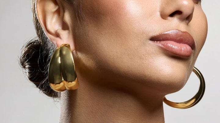 چرا گوشوارههای درشت برای پاییز و زمستان مناسب هستند؟ چرا گوشوارههای درشت برای پاییز و زمستان مناسب هستند؟